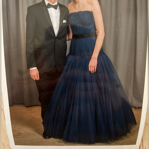 Zac Posen strapless pleated gown - Picture 2 of 2